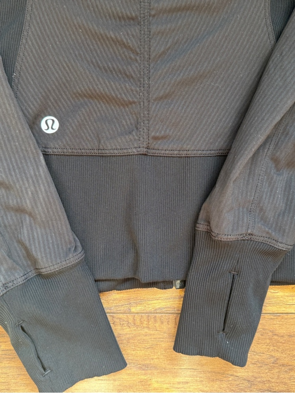 Lululemon Womens Black Hooded Full Zip Jacket Size 4 Thumbholes Athletic Yoga - Picture 4 of 6